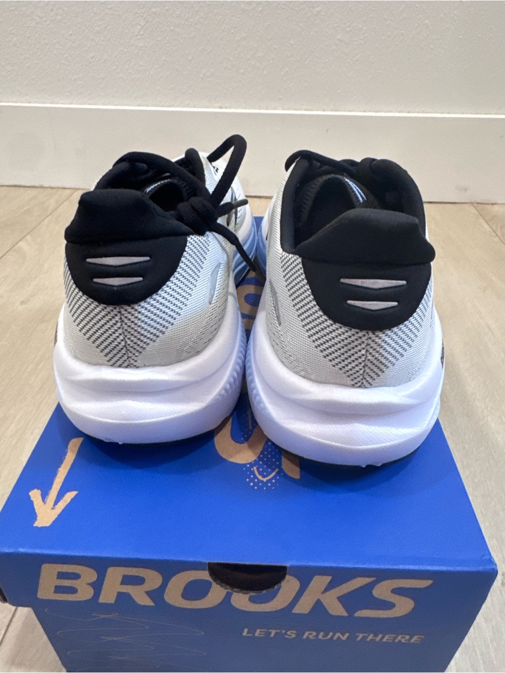 NEW Brooks Ghost 18 Running Shoes in White/Black/Open Air Shoes Sz: 8.5 Men - Picture 8 of 12
